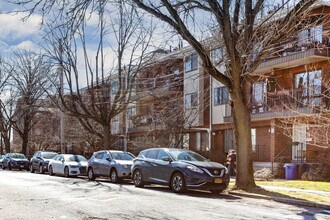 2806 E 27th St in Brooklyn, NY - Foto de edificio - Building Photo