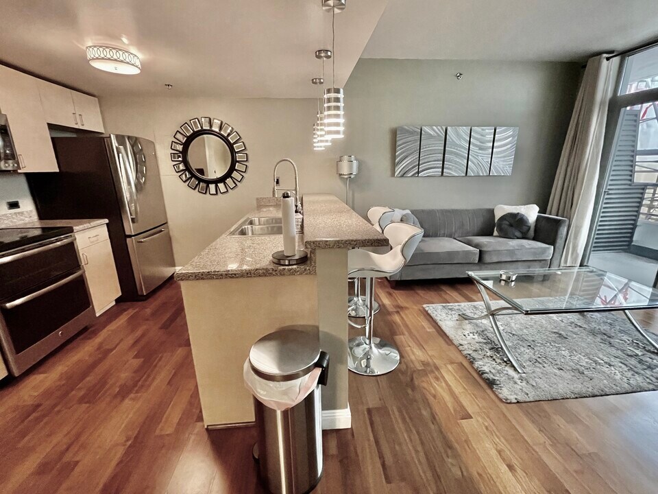 425 W Beech, Unit 504 in San Diego, CA - Foto de edificio
