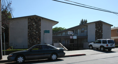 Creekside Garden Apartments in San Jose, CA - Building Photo - Building Photo