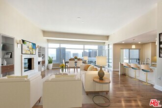 1 W Century Dr in Los Angeles, CA - Foto de edificio - Building Photo