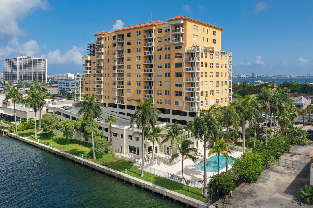 BayView Terraces in North Bay Village, FL - Building Photo