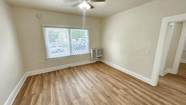1330 W 11th St