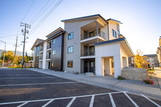 River Falls Luxury Apartments in Post Falls, ID - Foto de edificio - Building Photo