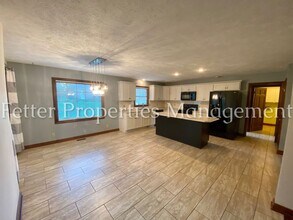 8304 Copperfield Dr in Evansville, IN - Building Photo - Building Photo