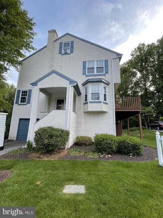1901 Groton Ct in West Chester, PA - Building Photo