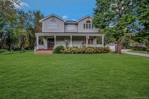 86 2nd St in Riverhead, NY - Building Photo