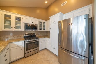 211 S Helberta Ave in Redondo Beach, CA - Building Photo - Building Photo
