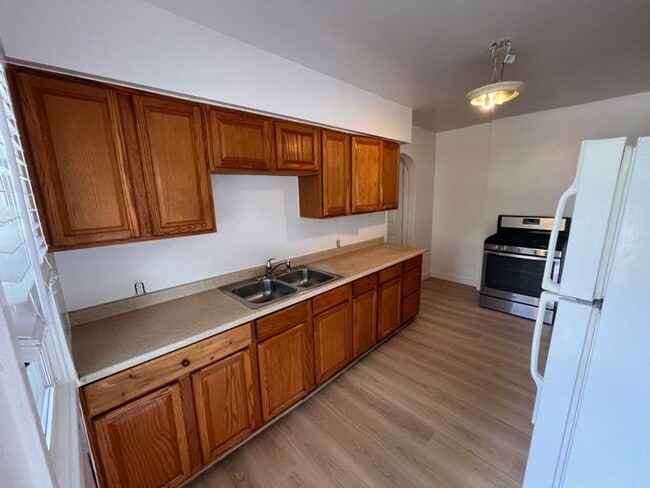 property at 1433-1433 S Richards St