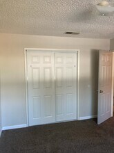 1099 Stonegate Cove Dr, Unit C in Porterville, CA - Building Photo - Building Photo