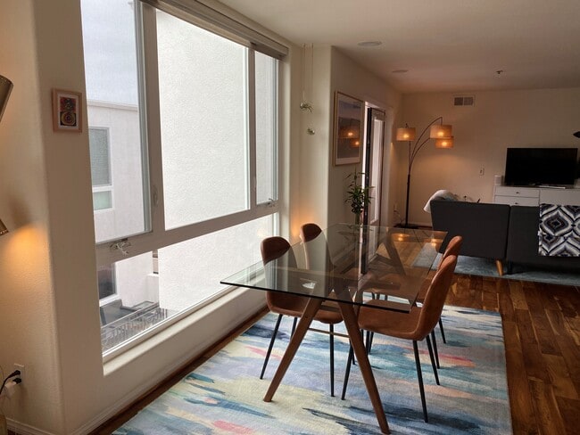 924 Hornblend St, Unit 306 in San Diego, CA - Foto de edificio - Building Photo