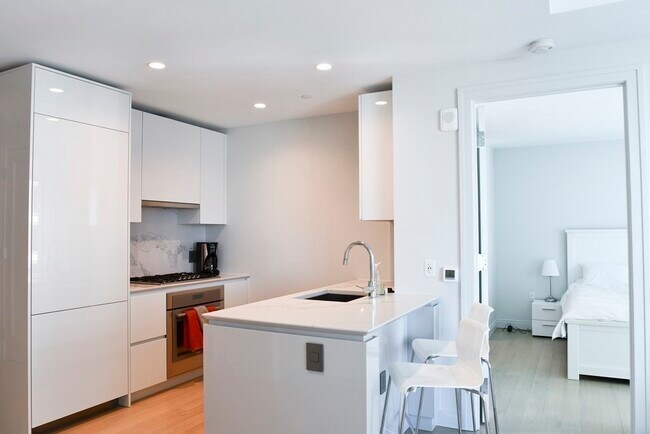 135 Seaport Blvd in Boston, MA - Building Photo - Building Photo