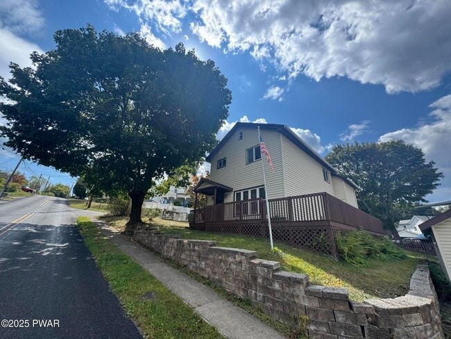 93 Wayne St in Carbondale, PA - Building Photo - Building Photo