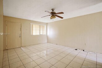 111 NW 152nd St-Unit -22 in Miami, FL - Building Photo - Building Photo