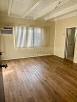 6645 Etiwanda Ave in Los Angeles, CA - Building Photo