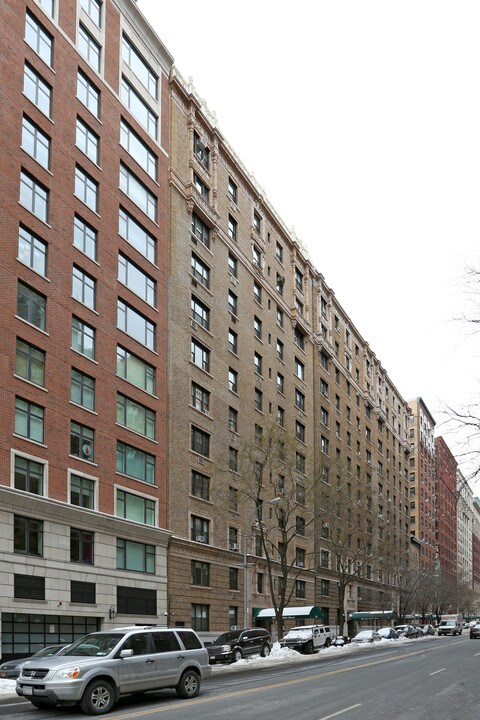 Royal Summit Apartments III in New York, NY - Building Photo