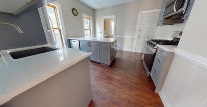 85 Lowden Ave, Unit 2 in Somerville, MA - Foto de edificio - Building Photo