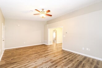 3915 Woodland Dr in Horn Lake, MS - Foto de edificio - Building Photo