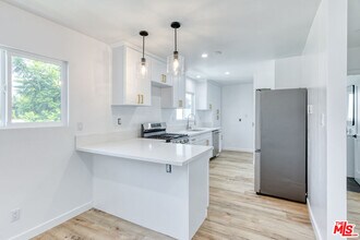 2318 Glover Pl-Unit -Unit 4 in Los Angeles, CA - Building Photo - Building Photo
