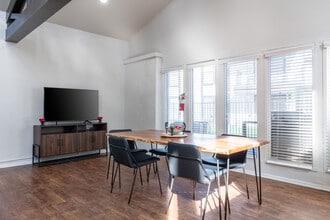 SUN HOLLOW in El Paso, TX - Foto de edificio - Building Photo