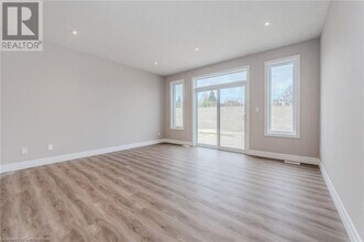 145 Dunnigan Dr in Kitchener, ON - Building Photo - Building Photo