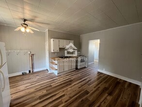 325 S 12th St, Unit 1 in New Castle, IN - Foto de edificio - Building Photo