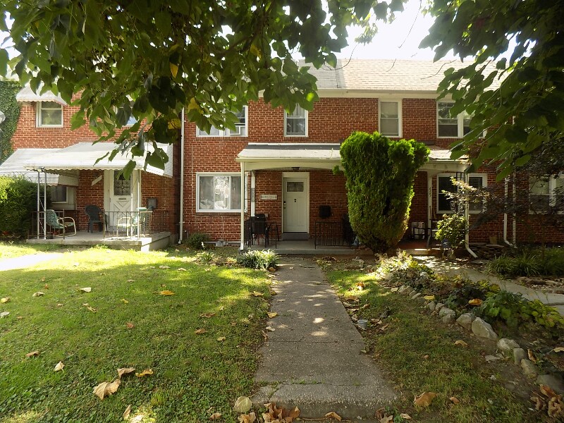 2329 Ashburton St in Baltimore, MD - Building Photo