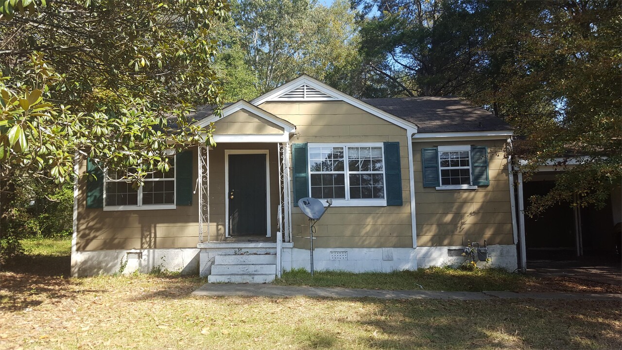 5168 Lurline Dr in Jackson, MS - Building Photo