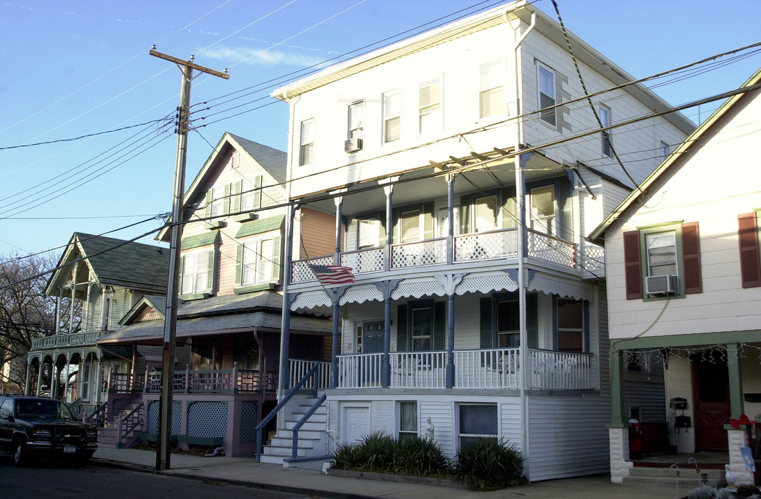 33 Atlantic Ave in Ocean Grove, NJ - Building Photo