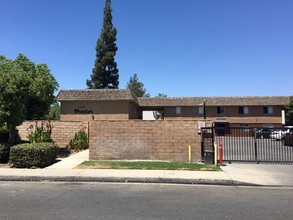 Hunter Apartments in Bakersfield, CA - Building Photo - Building Photo