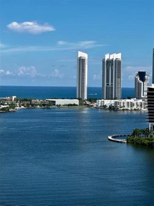 3330 NE 190th St, Unit 2019 in Aventura, FL - Foto de edificio