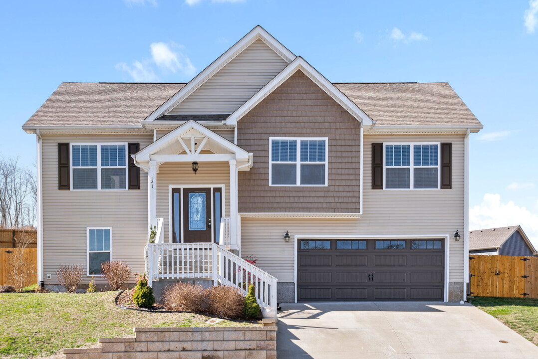121 Woodtrace Ct in Clarksville, TN - Building Photo