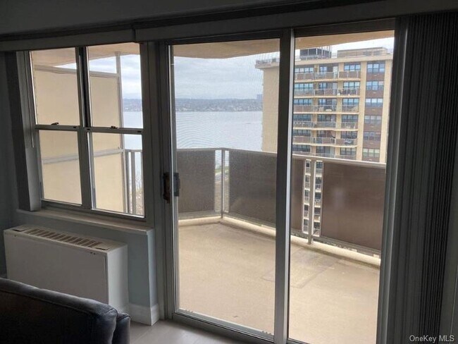 17-85-85 215th St in Queens, NY - Building Photo - Building Photo