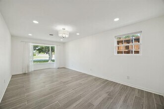 9670 Lynbrook Dr in Dallas, TX - Building Photo - Building Photo