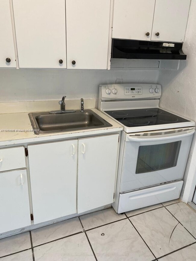 2181 NW 91st St in Miami, FL - Building Photo - Building Photo