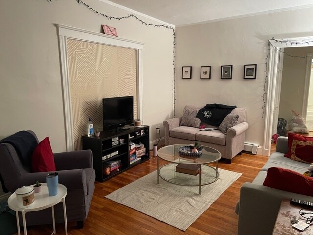 42 Orchard Rd, Unit 2 in Brookline, MA - Foto de edificio - Building Photo