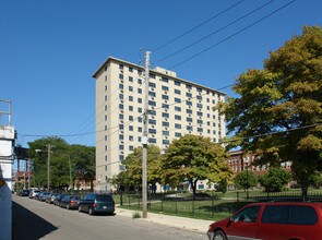 Long Life Apartments in Chicago, IL - Building Photo - Building Photo