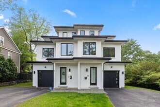 18 Cragmore Rd in Newton, MA - Building Photo - Building Photo