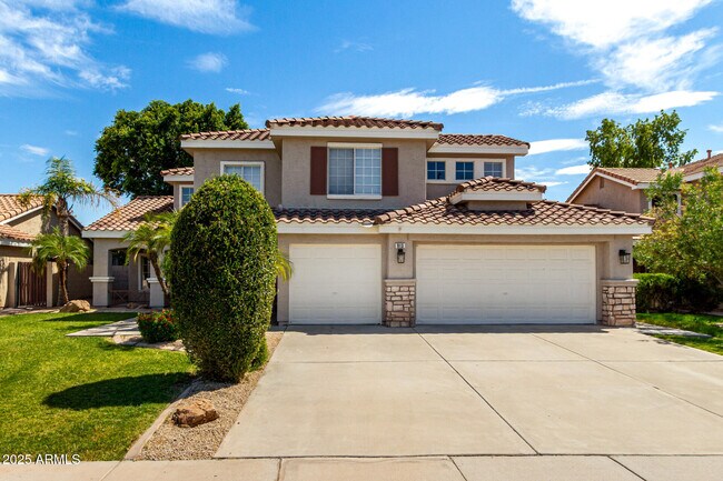 property at 913 W Juanita Ave