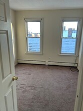 66 Prospect St, Unit 3 in New Britain, CT - Foto de edificio - Building Photo