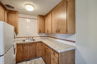 Holly Manor in Seattle, WA - Building Photo - Interior Photo