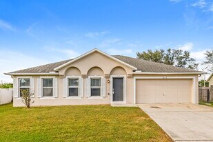 813 Albi Ct in Kissimmee, FL - Building Photo