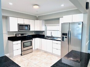 8761 NW 12th St in Pembroke Pines, FL - Building Photo - Building Photo
