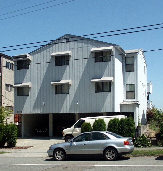 2546 Dexter Ave N in Seattle, WA - Foto de edificio - Building Photo