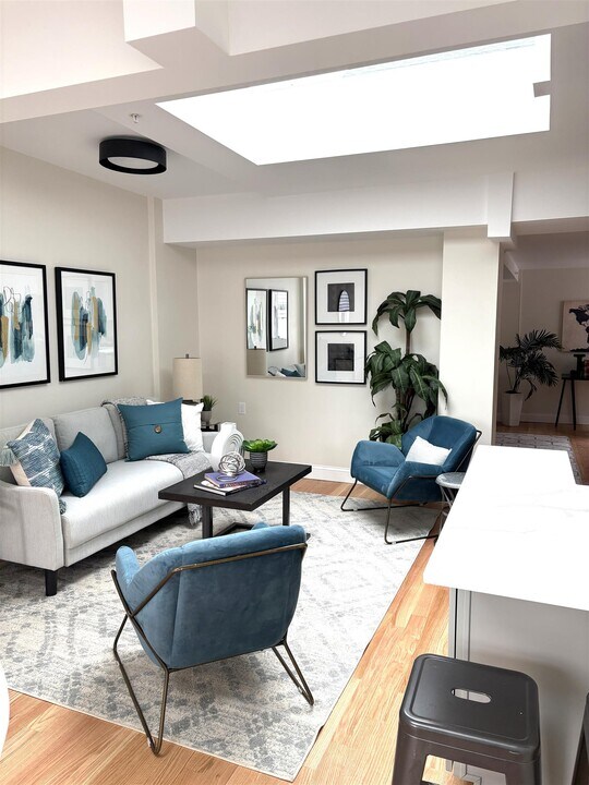 202 Elm St, Unit 3 in North Cambridge, MA - Building Photo