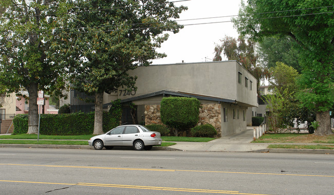 7240 Woodman Ave in Van Nuys, CA - Building Photo - Building Photo