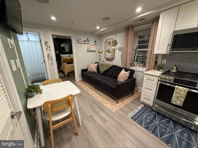 property at 625 Park Rd NW