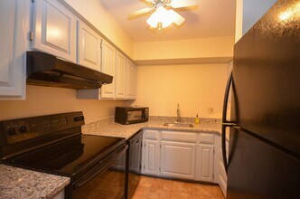340 Sunderland Rd in Worcester, MA - Building Photo - Building Photo