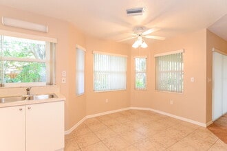 4638 Breezy Pines Blvd in Sarasota, FL - Foto de edificio - Building Photo