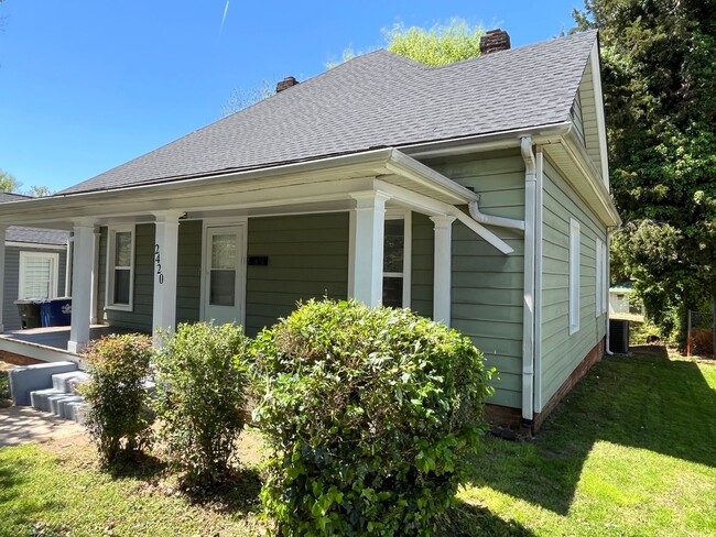 2420 Lomond St in Winston-Salem, NC - Building Photo - Building Photo