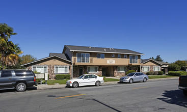 Willard Manor in Gilroy, CA - Building Photo - Building Photo